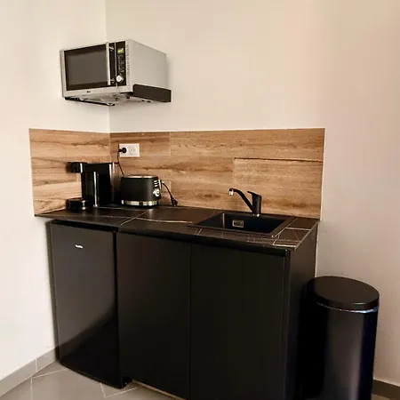 Air-conditioned With Terrace 5 Min To Metro Line 14 Apartment Orly