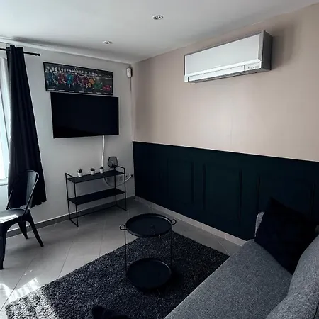 Air-conditioned With Terrace 5 Min To Metro Line 14 Apartment