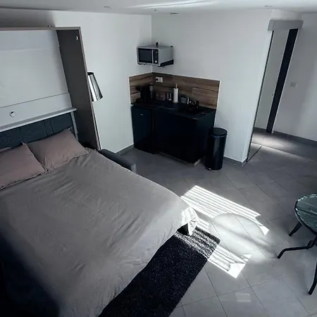 Air-conditioned With Terrace 5 Min To Metro Line 14